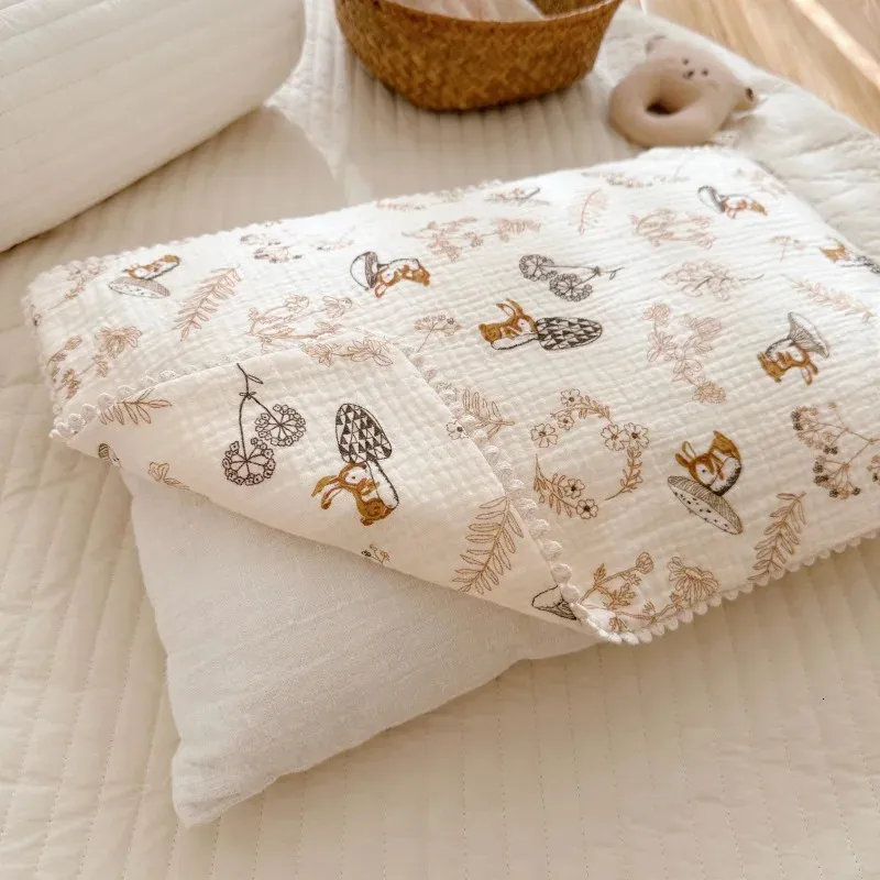 Детское постельное белье с медведем из мультфильма, наволочка, декоративная детская подушка, хлопковый чехол для рождения, 240313