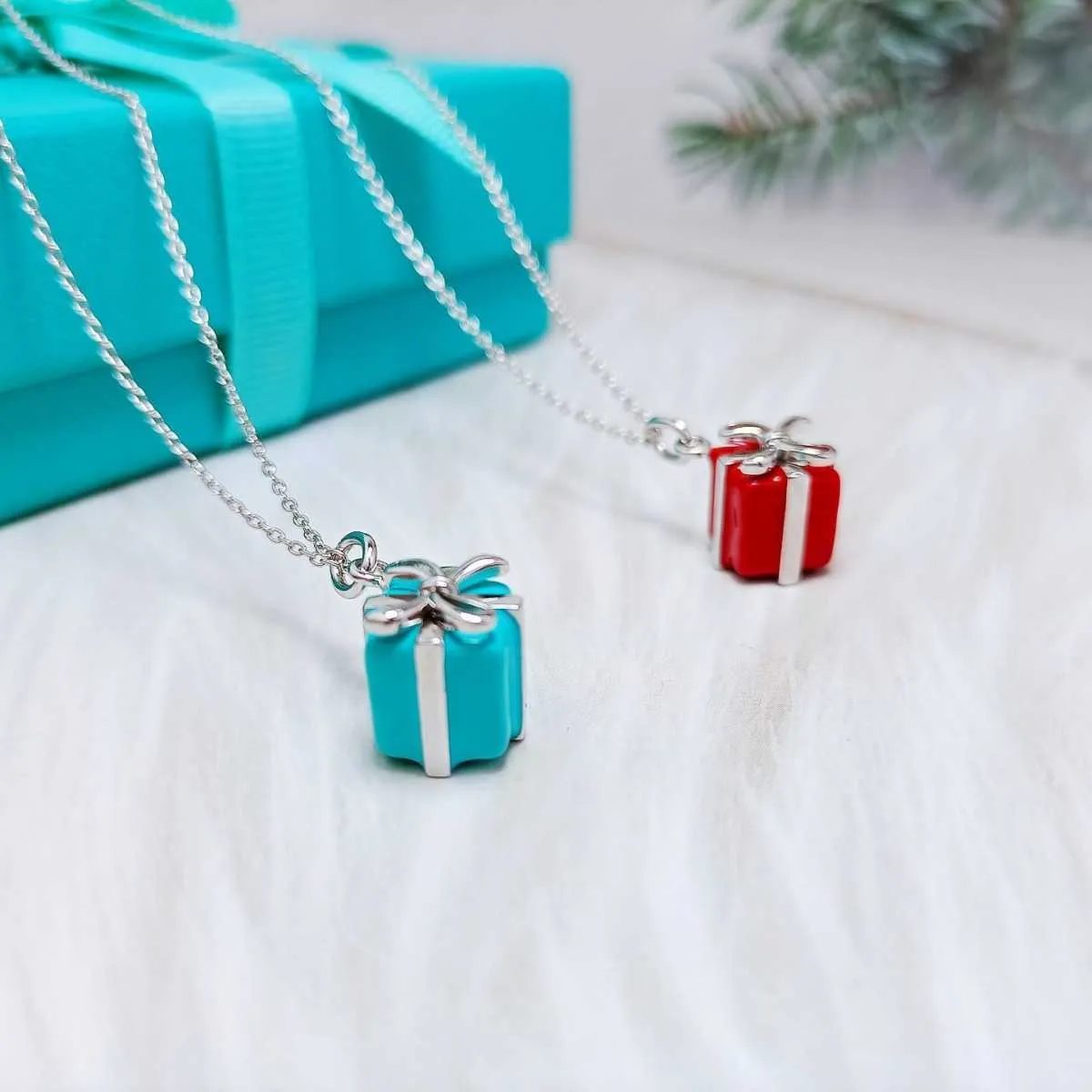 Designer Gift Box Necklace Christmas Fashion Versatile Collar Chain Qixi Valentines Day