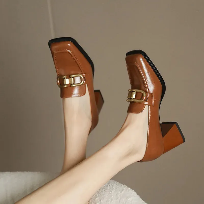 Kalın Topuk Yüksek Topuk Kadın Ayakkabıları Sonbahar Geniş Başlı Deri Ayakkabı Kare Başlık Derin Ağız Kalın Topuk Tek Ayakkabı 40 240306