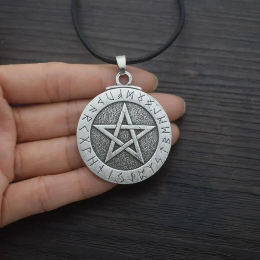 Collane con ciondolo 12 pezzi Collana con pentagramma rune vichinghe Wiccan Pagan Norse Runic Elder Futhark Jewelry280b