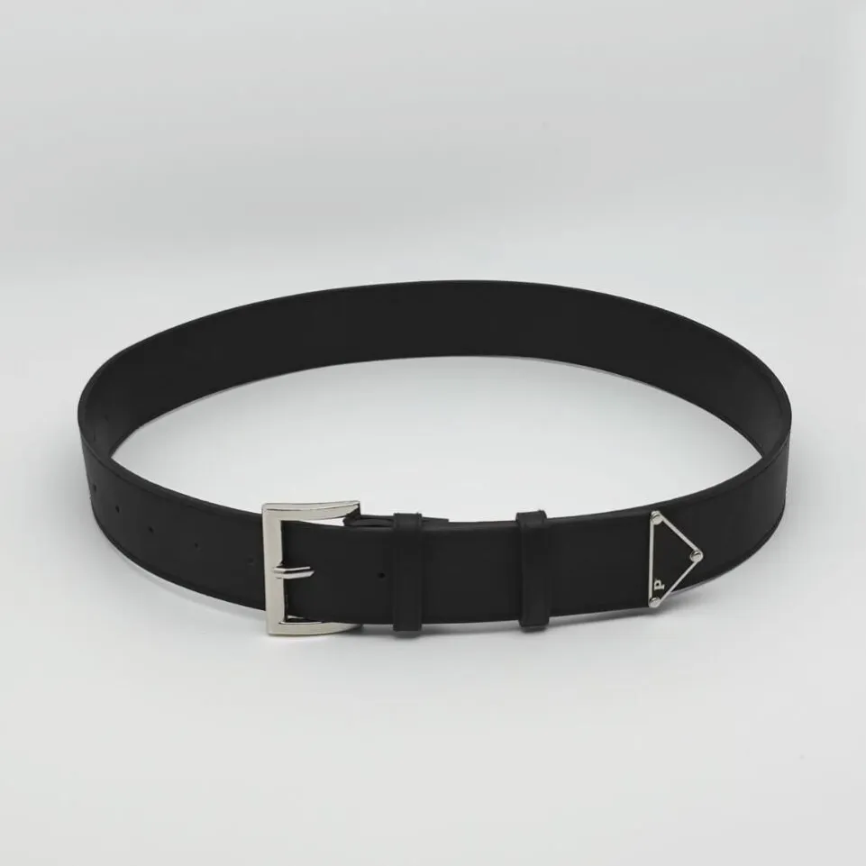 Cintura di design di nuovo stile da donna Cinture di moda retrò nere Cintura in pelle di marca di lusso semplice per il tempo libero con fibbia a triangolo Jeans da donna268a