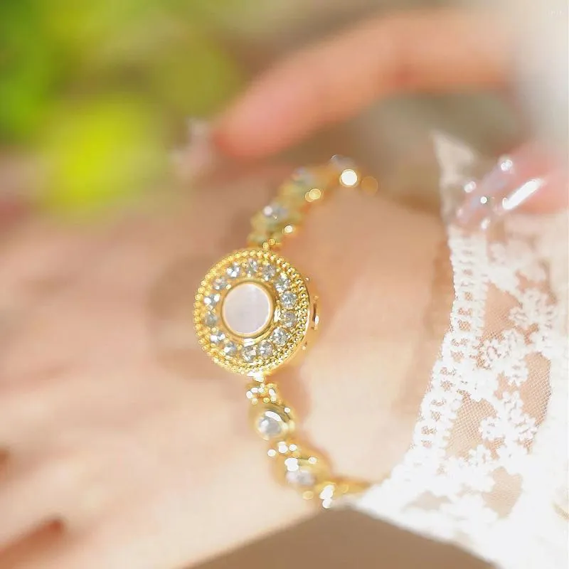 Montres-bracelets Montre Femme Light Diamond Set Flip Bracelet Élégant et Tempérament Petit Gruartz V84
