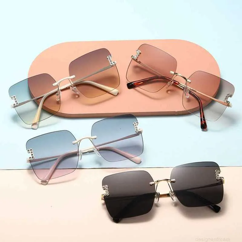 Designer New diamond studded sunglasses with fashionable box and UV resistant sunglasses SO56