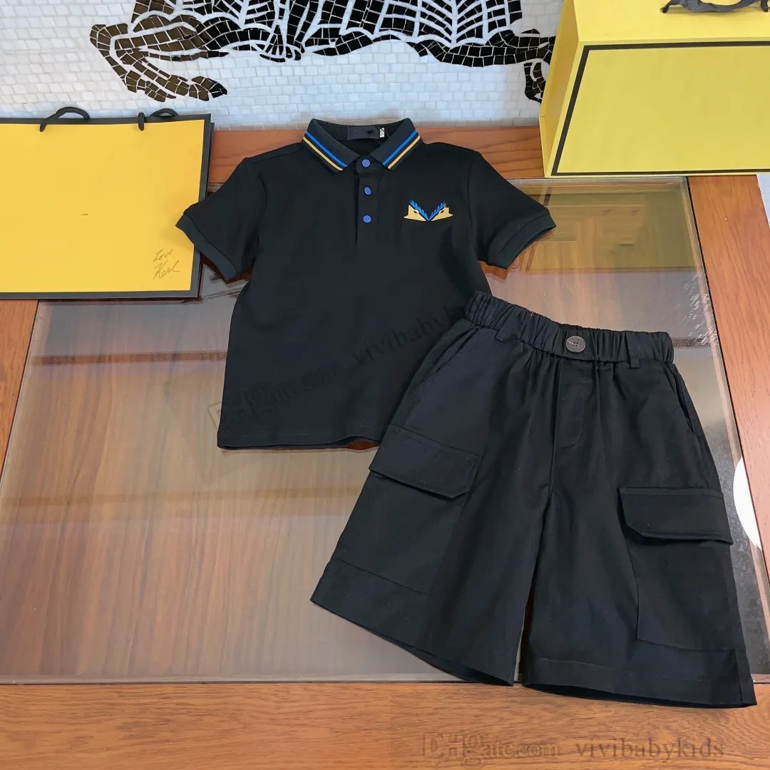 ファッションボーイズデシンジャーの服セットキッズレターエンチリー半袖ポロシャツハーフショートパンツ2pcs 2024夏の子供カジュアルスポーツ衣装S1202