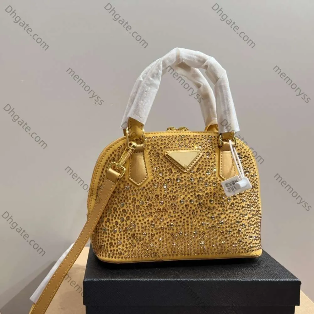 2024 22x17 Cm Designer Donna Borse a tracolla Valigette di lusso Marca Nylon Messenger Busta Borsa Borse Borsa a conchiglia ricoperta di diamante cristallo p Triangolo