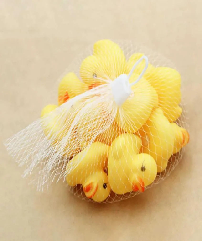 100 szt. Gumowa kaczka żółta kaczka Duckie Call Call Baby Shower Water Toys Cała dzieci urodziny Favours Kid039s Tub Brain1290851