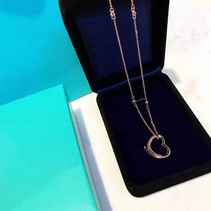 Designer S925 Silber Einfache Signature Love Halskette 18k Roségold Gravur Hohlherz Valentinstag Geschenk