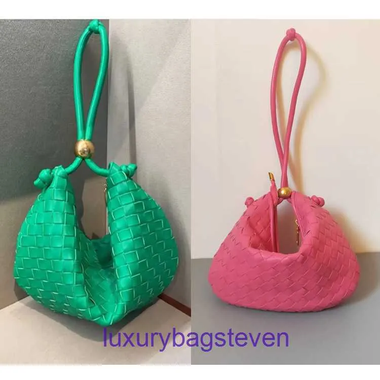 Bottgss Ventss Turn di alta qualità borse a tracolla in vendita Piccola palla dorata tessitura sotto le ascelle borsa moda borsa tessuta a mano da donna con logo reale