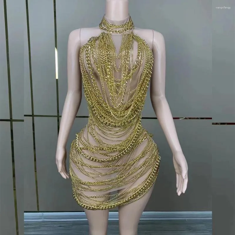 Scena nosić seksowną luksusową sukienkę kobiety błyszcząca złota łańcuch srebrny talent