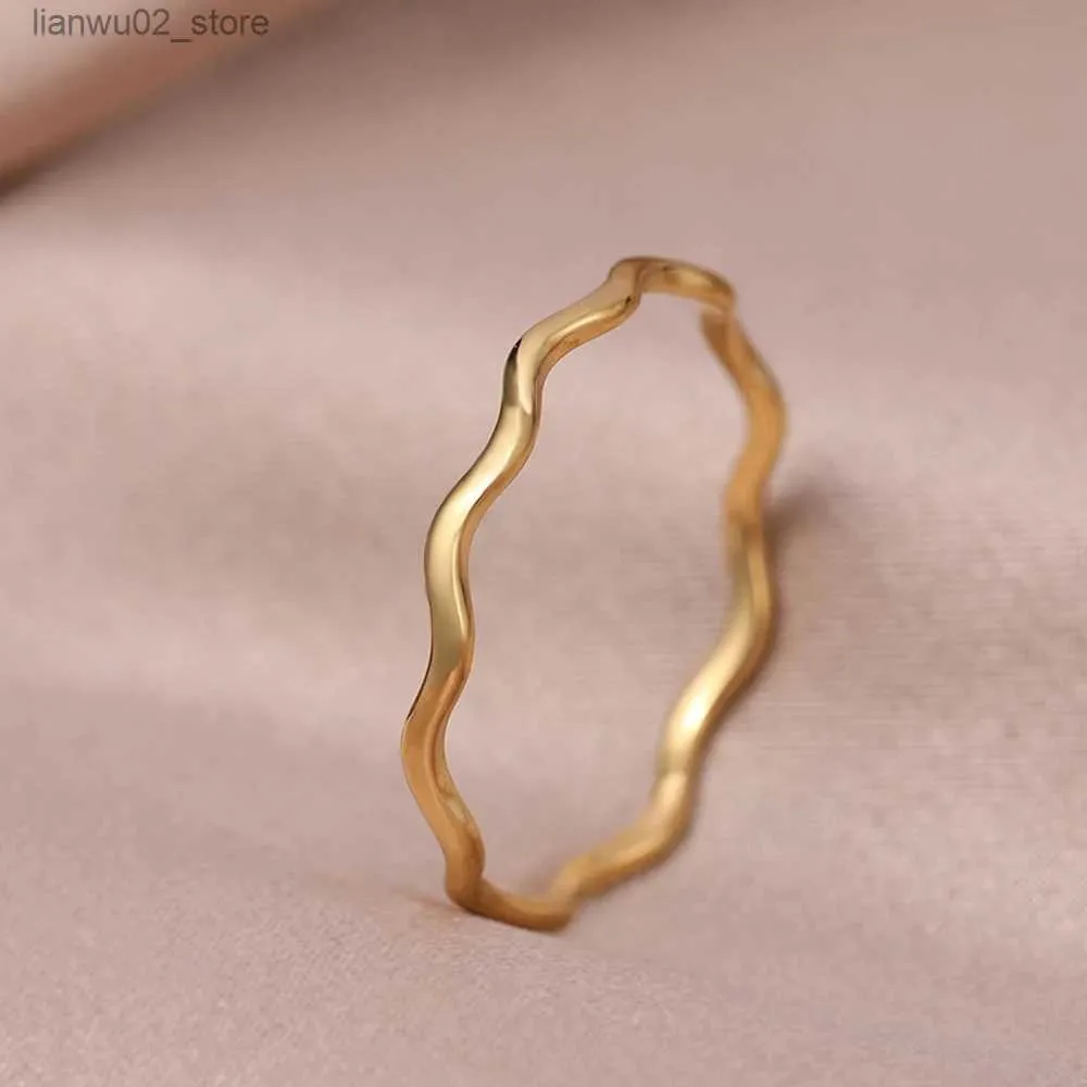 Bröllopsringar rostfritt stål ring minimalistisk våglampa lyxig elegant fashionabla par ring kvinnliga smycken bröllop fashionabla och utsökt gåva Q240315