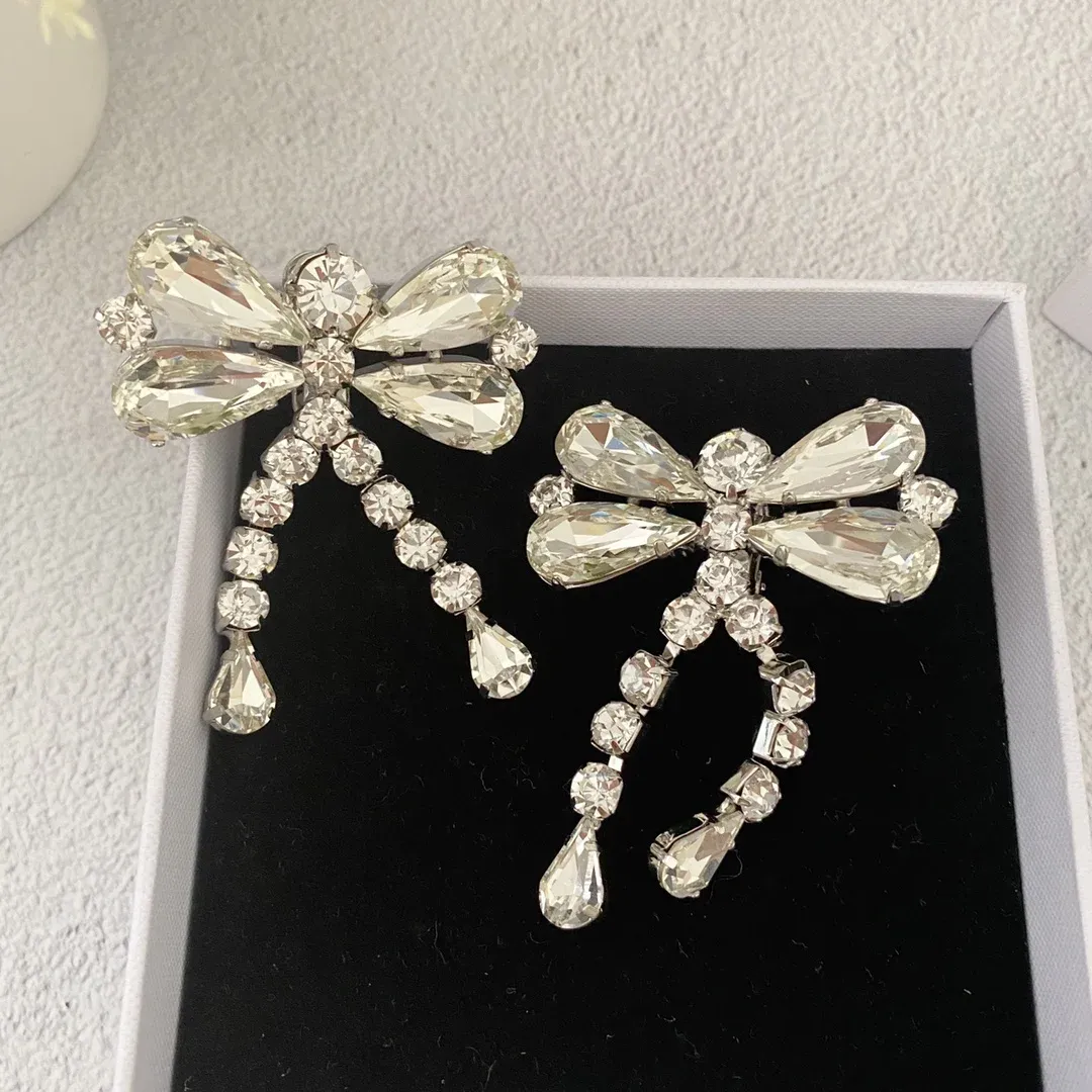 Europe America Exagéré Crystal Bowknot Silver Large boucle d'oreille Mémure d'oreille Femmes Sweet Jewelry Trends