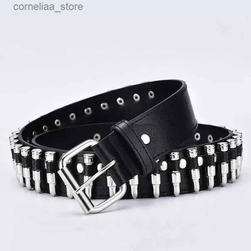 Gürtel Neue Mode Damen Leder Punk Belt Hollow Nietgipfeln Luxusbrand Gürtel Persönlichkeit Rock Wild Verstellbarer Trend Belt2021Newy240315