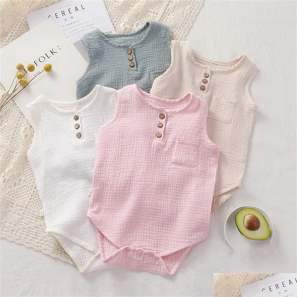 Rompers Summer Baby Boy Girl Muslin Bomulls ärmlös född spädbarn Romper Jumpsuit Solid Color Clothing 230412 Drop Delivery Kids Mater Otzlw