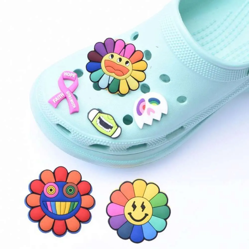 Großhandel PVC Gummi Sonnenblume Hot Girl Sommer Schuh Charms Party Geschenke Schuh Dekoration Schuh Charm für Clog DIY