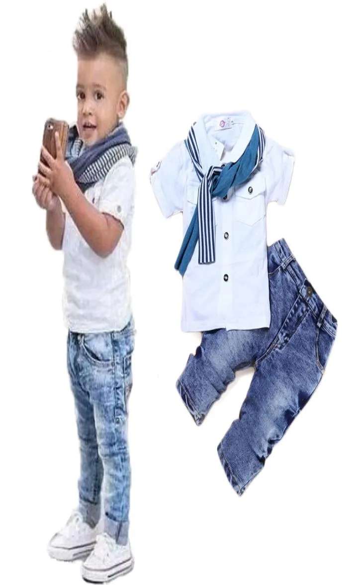 Vestiti del neonato Casual TShirtScarfJeans 3pc Abbigliamento per bambini Set Estate Bambino Costume per bambini Per ragazzi Vestiti per bambini8679733