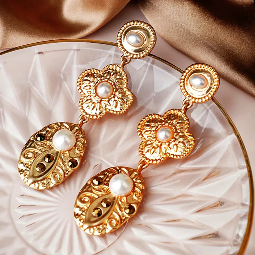 Prześścisk Vintage Złote Splowane Metalowe kolczyki dla kobiet punkowe wiszące luksusowe studia geometryczne okrągłe kropla biżuteria Y2K 240313