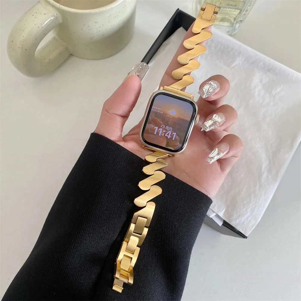 Luxury Wave Stainless Steel Bracelet For Watch Ultra 49 42 40mm 44 41mm 45mm Band For iWatch 8 7 6 SE 5 4 3 2 Women Strap240312