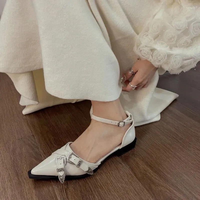 Sapatos casuais Bcebyl moda apontou pino fivela de metal decoração sandálias de verão sexy raso respirável de salto baixo para mulher