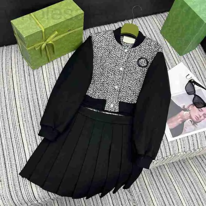 Designer de vestido de duas peças Mulheres Tracksuits Tweed Manga Longa Único Breasted Bomber Jacket e Plissado Mini Saia Moda Outfits 9BIX