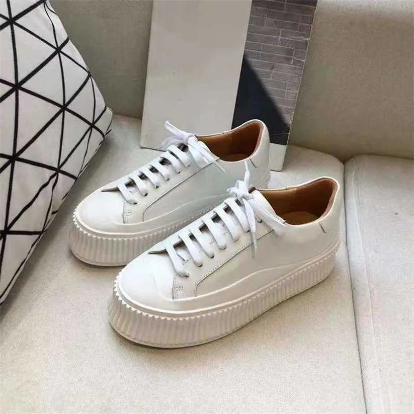 25% de réduction Sports 2024 Printemps Harajuku Petit Muffin Blanc Femmes Semelles épaisses en cuir Sports Loisirs Chaussures de planche en forme de vague