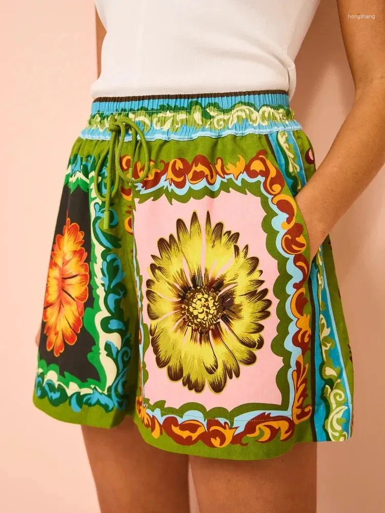 Stilfuldt kvindesæt i Daisy-linned, blomstertracksuits, afslappede shorts