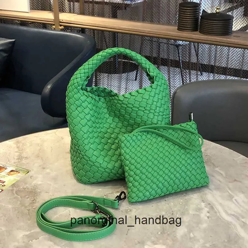 Designer Bottegs Arco Tote Venetas Bag 2024 Lin Yans internet celebrity new trend large capacity crossbody bag with simple texture hand woven tote for women UBUA