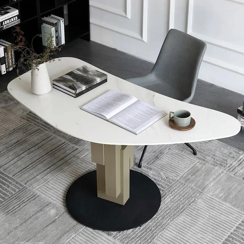 Dekorativa plattor Moderna minimalistiska små lägenhetsstudier Laptop Office Desk och Chair Home