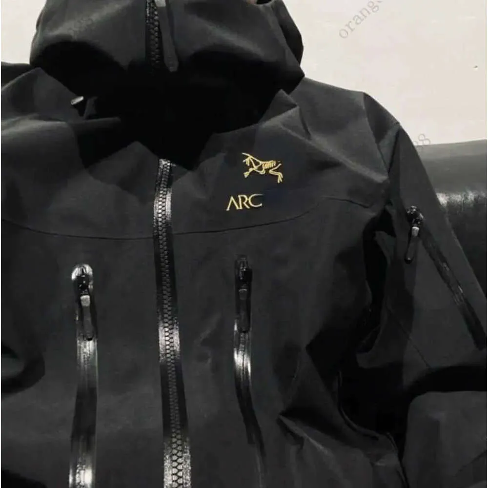 2024ハイバージョンアークデザイナーのぬいぐるみジャケットメンズ女性ハードシェル刺繍フード付きコートカップ薄い防水カーディガンスポーツウェアフローデザインLPIG668