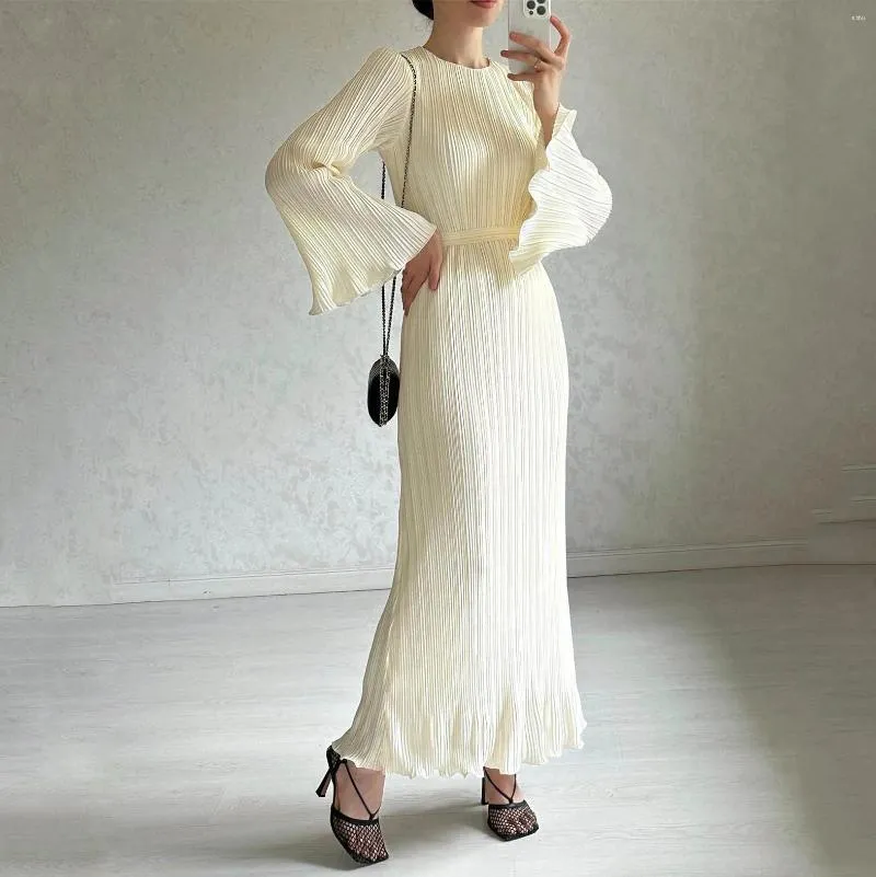 Casual Dresses 2024 Arrival Women Sexy Slim Body Long Dress O-Neck Stretch Flare Sleeve Maxi With Belt Vestidos