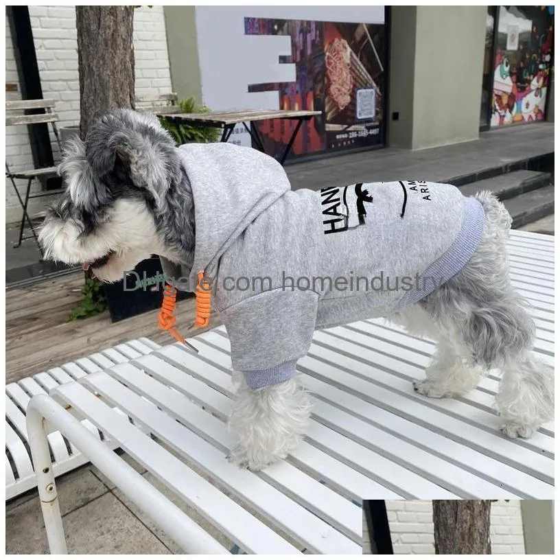 Köpek Giyim Tasarımcı Köpek Giyim Marka Giysileri Sonbahar Kış Köpek Kavusu Kitty Mektup Baskılı Hoodies Soğuk Hava Köpekleri Katlar Sıcak Pet Jacke DH2RW