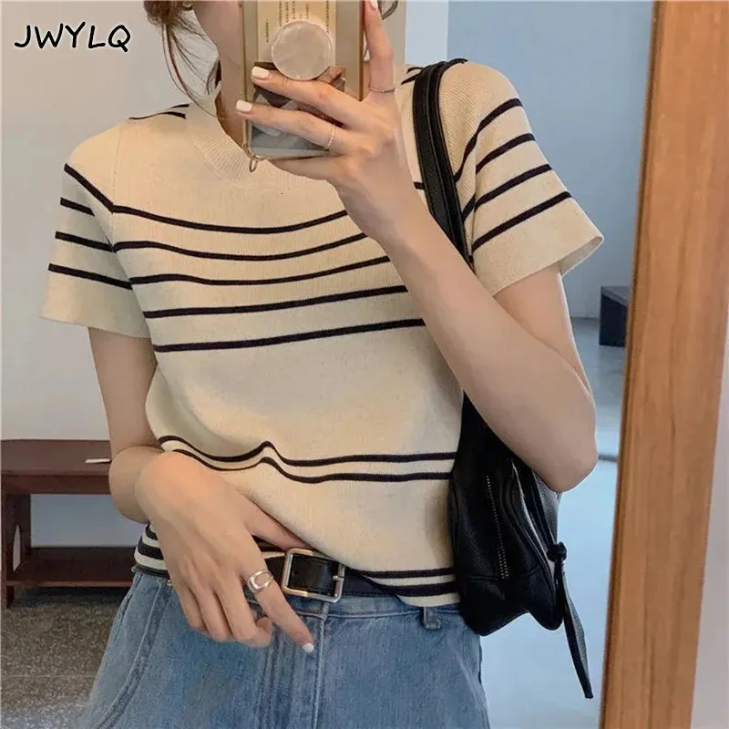 Sommer Plus Größe 3xl Streifen Kurzarm Gestrickte Pullover Koreanische Lose Oneck Streetwear Pullover Pullover Einfache Frauen Kleidung 240304