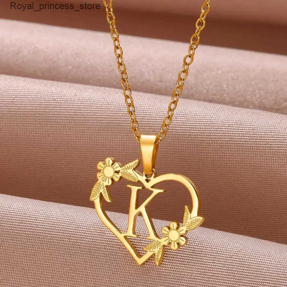 Conjuntos de joyas de boda Collar de iniciativas de flores delicadas doradas Collar de letras de corazón de acero inoxidable para mujer Mejor collar de letras Q240316