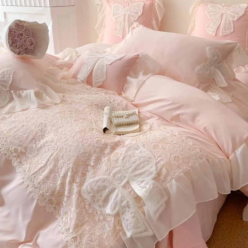 Sängkläder sätter franska romantiska spetsar lapptäcke rufs med båge dekoration set mjuk mysig rosa flickor täcke täcke lakan kudde