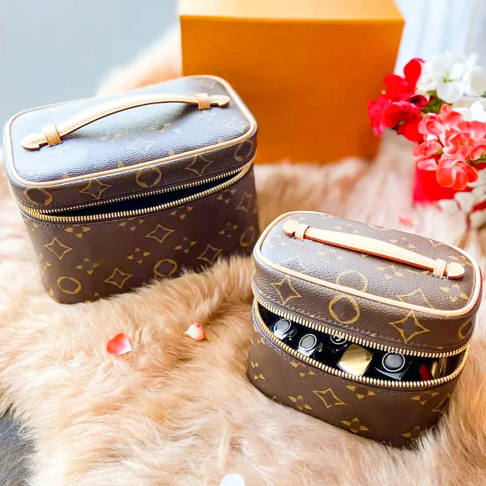 Leather Makeup Bag for Women Designer Vanity Cosmetic Pouch Shoulder Crossbody Bag Washable Cosmetic Trunk Tote Luxurious Handbag with Top Handle