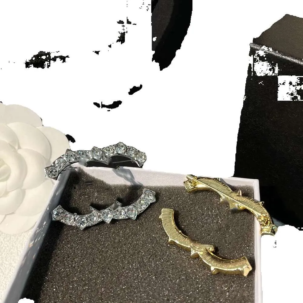 T tasarımcı çelik elmas 2color moda paslanmaz t broşa yaka pimleri marka altın kaplama broşlar kızlar takı düğün partisi aşk hediyesi d141 gg