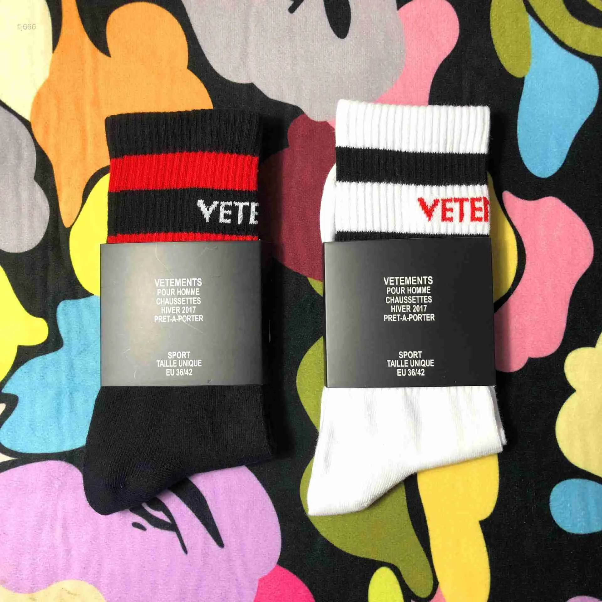 Vetements Black White Socks Tide Teenager Hip Hop Style Long Letter Embroidery Athletes Leg Warmers Stripe Free Size V612