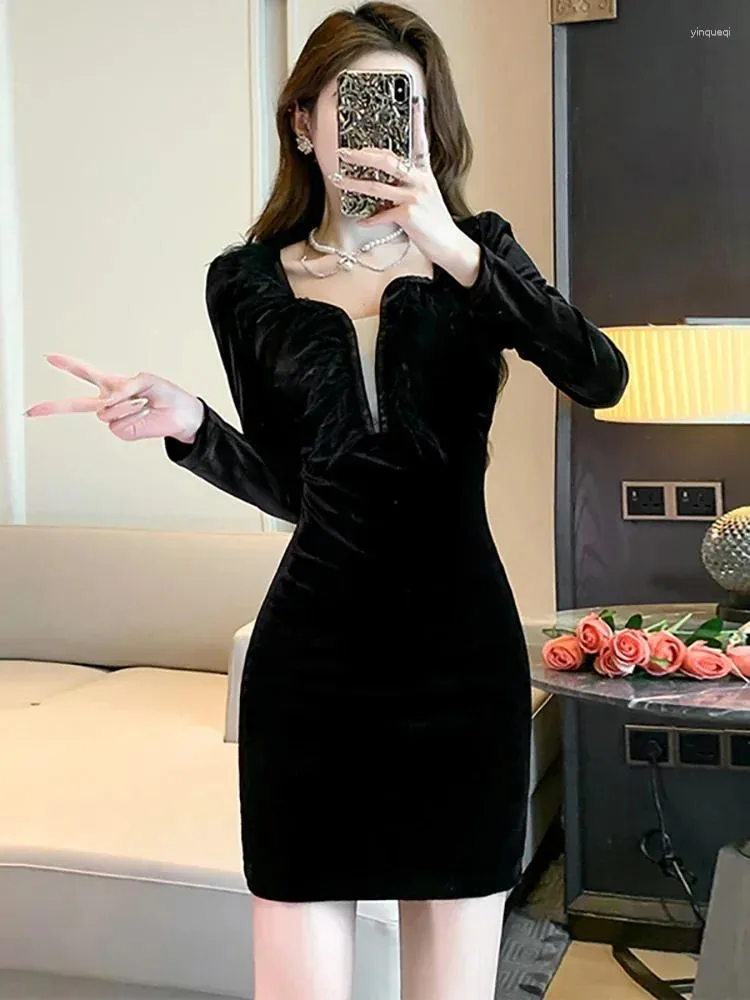 Sıradan Elbiseler Sonbahar Kış Siyah Velvet Şık Sahte Lüks Gece Elbise Kadınların Zarif Doğum Günü 2024 Koreli Vintage Bodycon Robe