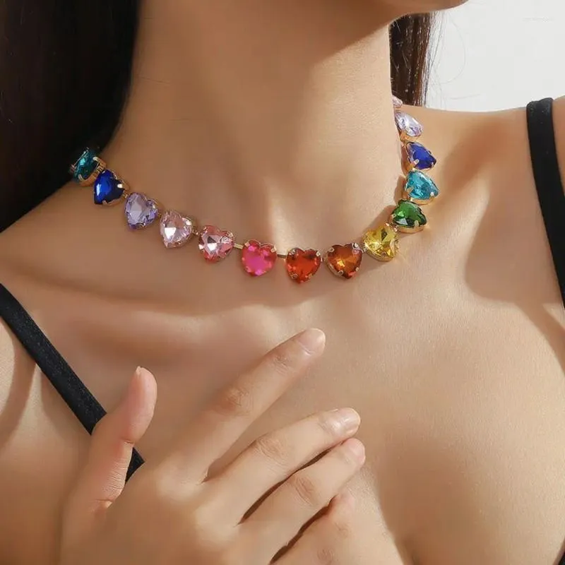 Gargantilla de lujo con diamantes de imitación rosas para mujer, collar de corazón de melocotón, cadena clavicular corta de cristal brillante a la moda coreana