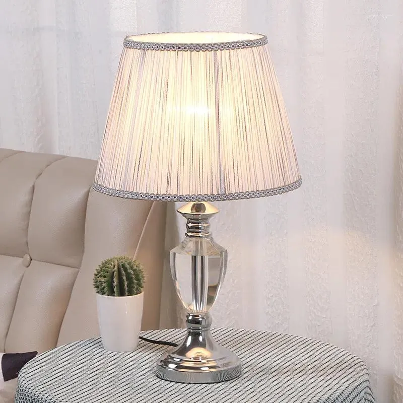 Bordslampor Europa Modernt mode K9 Crystal Creative Romantic Touch Switch Indoor E27 LED -lampa för sängen,