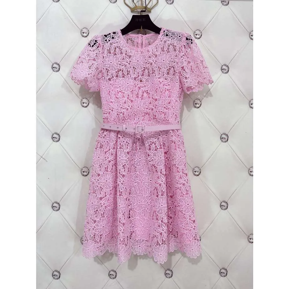 Mini vestidos rosa para mulheres, roupas de festa de alta qualidade, solúvel em água, renda, gola torta, manga curta, azul, novo vestido estilo chinês FZ2403166