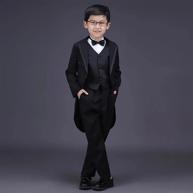 England Style Tuxedo passar pojkar kläder Set Kids Formal Wedding Blazer Swallow-Tailed Coat Kids Party Bow Tie Clothing 5st/Set 240313