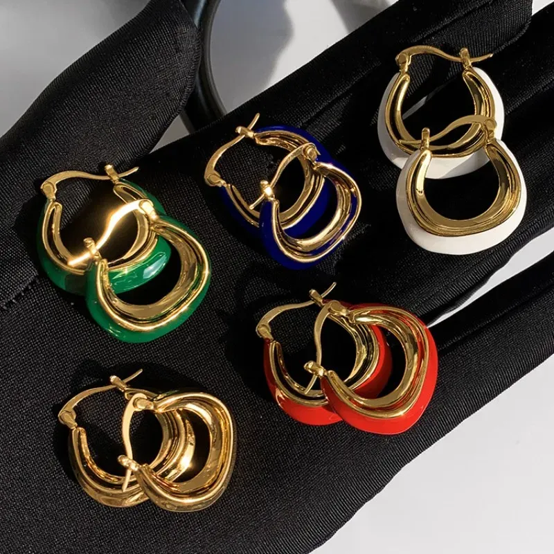Avrupa Amerika Tasarımcısı Mücevher Emaye Metal Renkli Çember Küpeler Kadınlar İçin Yüksek Kaliteli Ünlü Marka Pist Trendi