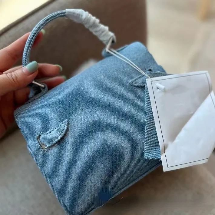 Damer designer väskor liten monster väska redo tote denim väska en axel crossbody leende söt väska