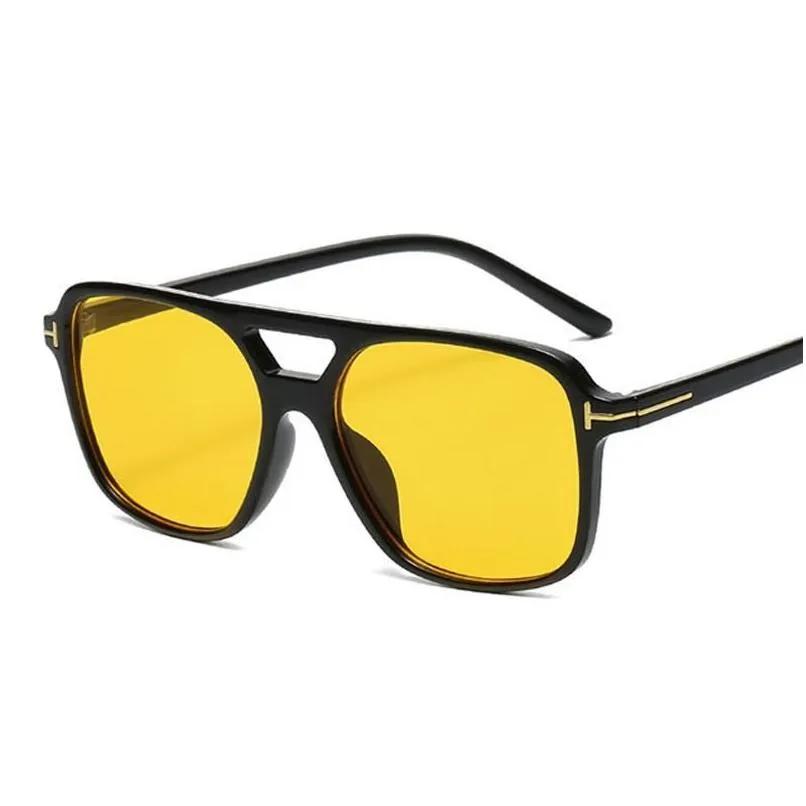 Solglasögon Square Women 2022 Designer Retro Clear Yellow Sun Glasses Men Vintage Rivet Shades för D021Sunglassessunglasses Gift Drop Otatk