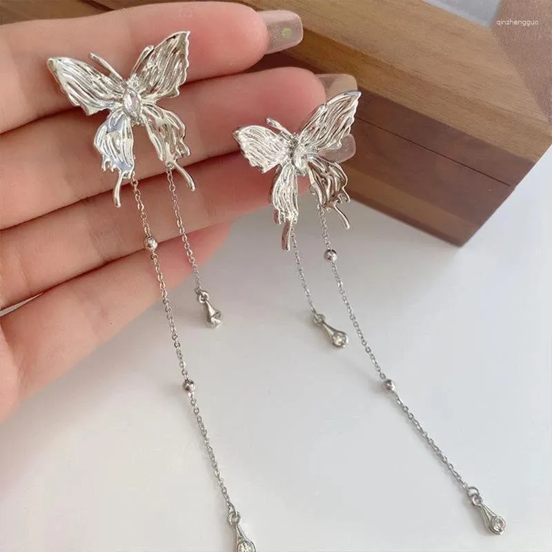 Sırtlar Küpe Angel Wing Metal Kelebekler Püskül Kuff Piercing Trend Punk Tasarım Kadın Uzun Klipler