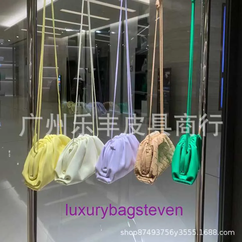 Bottgss Ventss Designer Pouch Shoulder bags online shop cloud bag fashionable pleated hand held dumpling one shoulder crossbody soft With Real Logo
