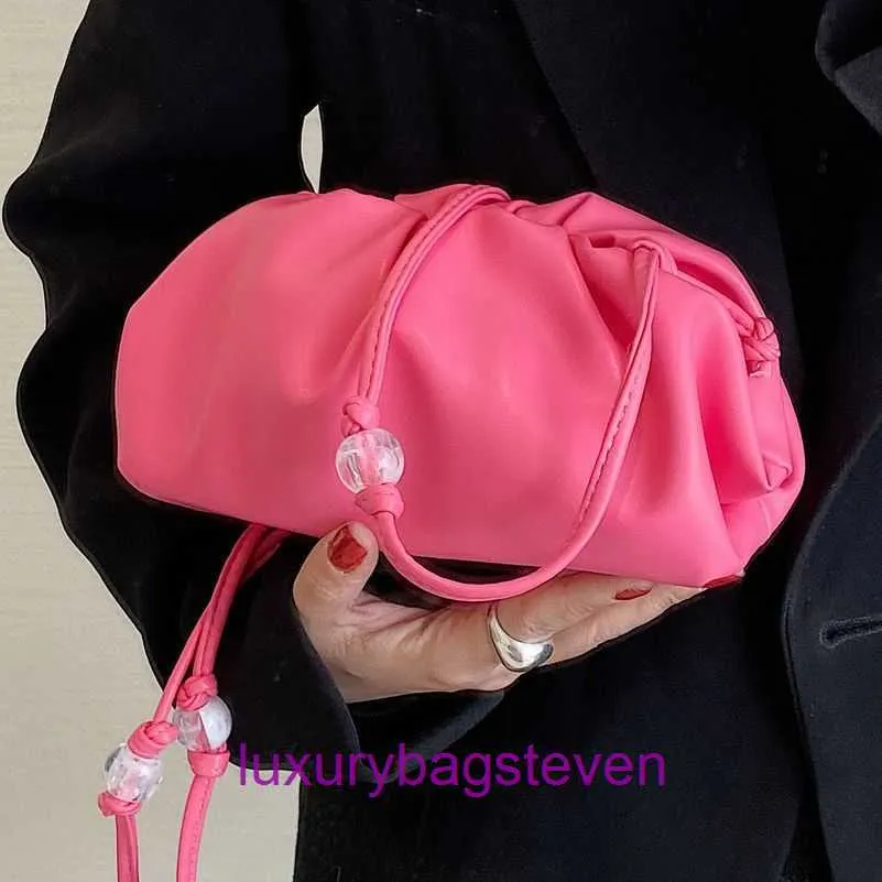 Bottgss Ventss Designer Pouch Borse a tracolla negozio online 2024 nuova borsa di design di nicchia tendenza primavera alla moda in morbida pelle da donna versatile con logo reale