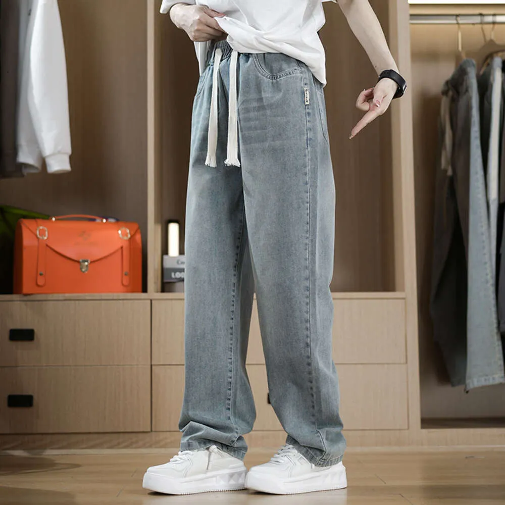 /2024 Spring New Tendencia de la tendencia para hombres Pantalones de pierna ancha de mezclilla sueltos y versátiles