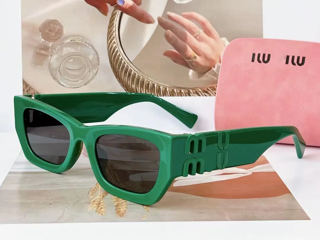 Klasik marka güneş gözlüğü, kadın ve erkek güneş gözlüğü yüksek kaliteli metal mektup gözlükleri kutu çok iyi hediye