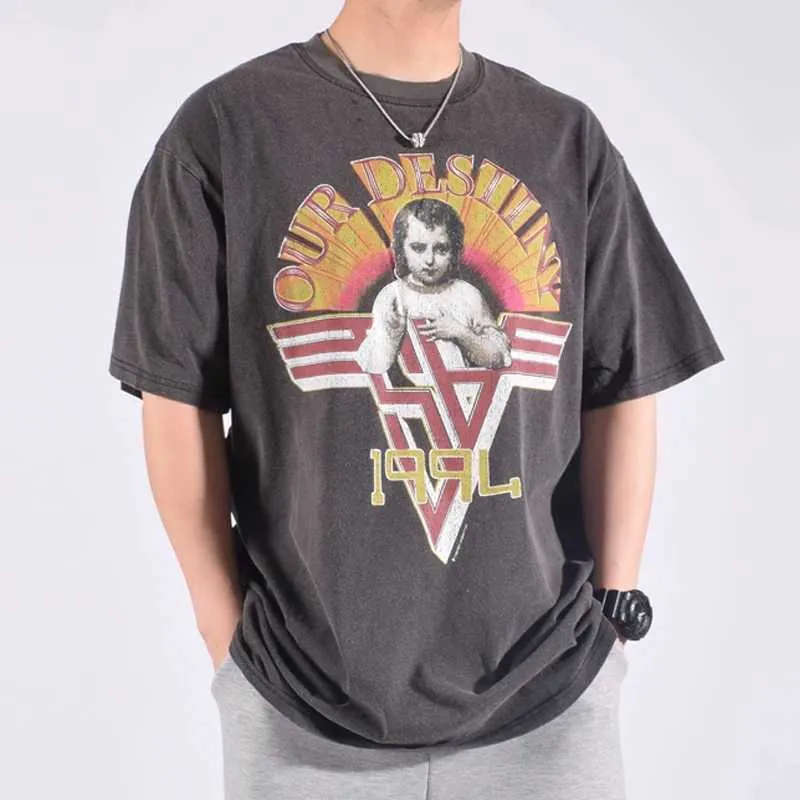 Saint Michael współpracował z Amr Angel Avatar, aby zaprojektować krótką śpiącą retro luźną koszulkę dla mężczyzn J240316